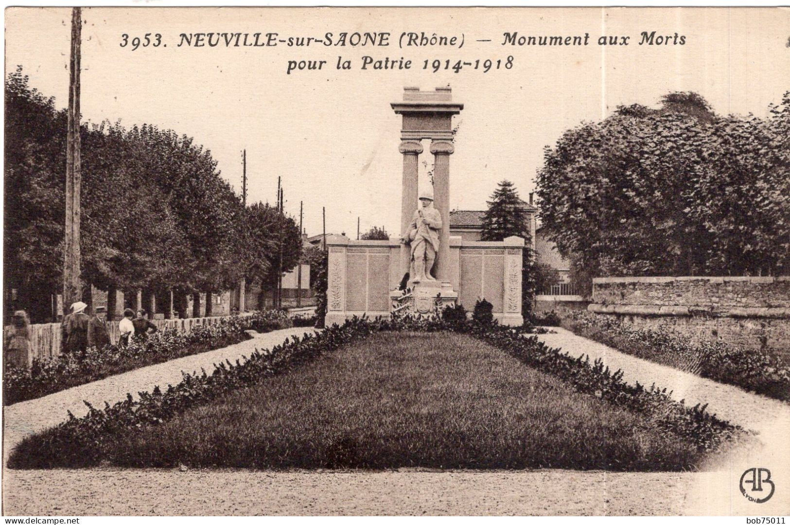 NEUVILLE-SUR-SAONE , Monument Aux Morts Pour La Patrie 1914-1918 - Neuville Sur Saone