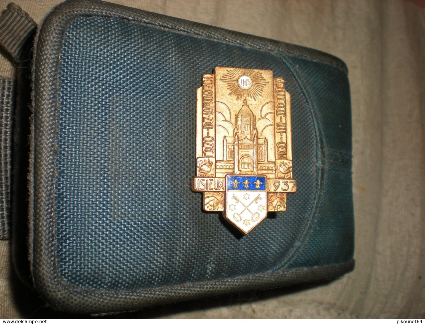Broche Art Déco émaillée Congrés National Eucharistique Lisieux 1937 - Religious Art