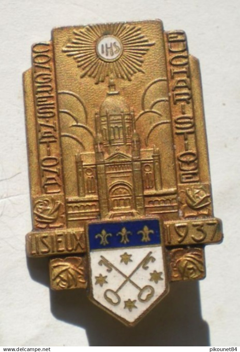 Broche Art Déco émaillée Congrés National Eucharistique Lisieux 1937 - Religieuze Kunst