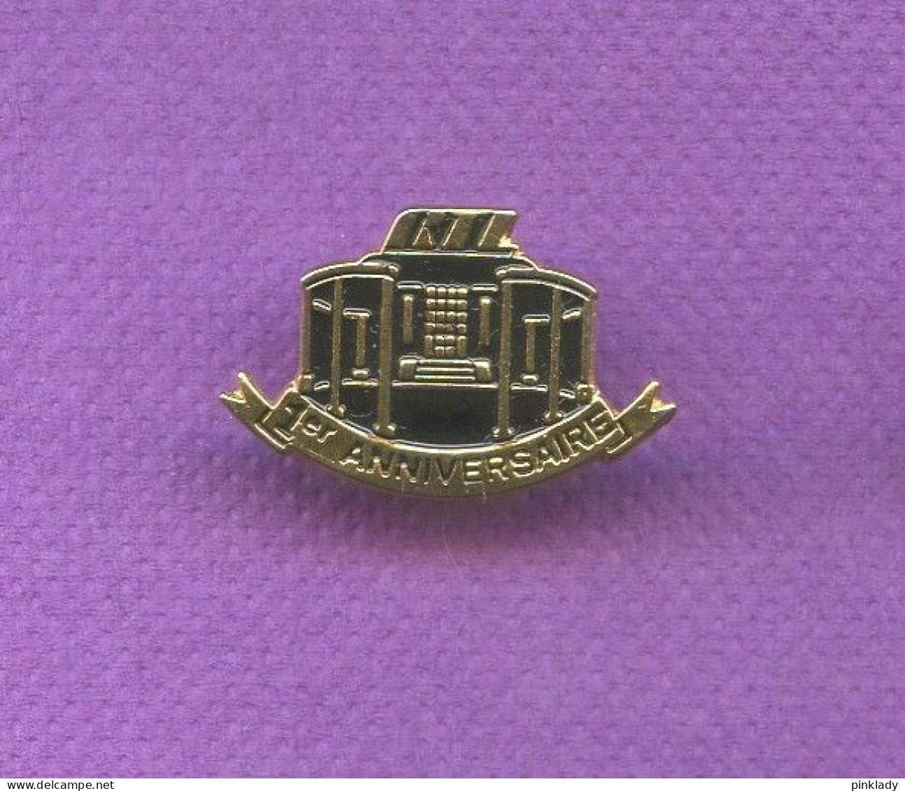 Rare Pins Radio RTL 1 Er Anniversaire Q956 - Mass Media