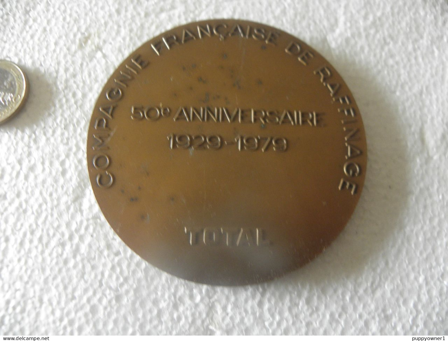 Medaille Du Table En Bronze Compagnie Francaise De Raffinage 50 Ans Total - Profesionales / De Sociedad