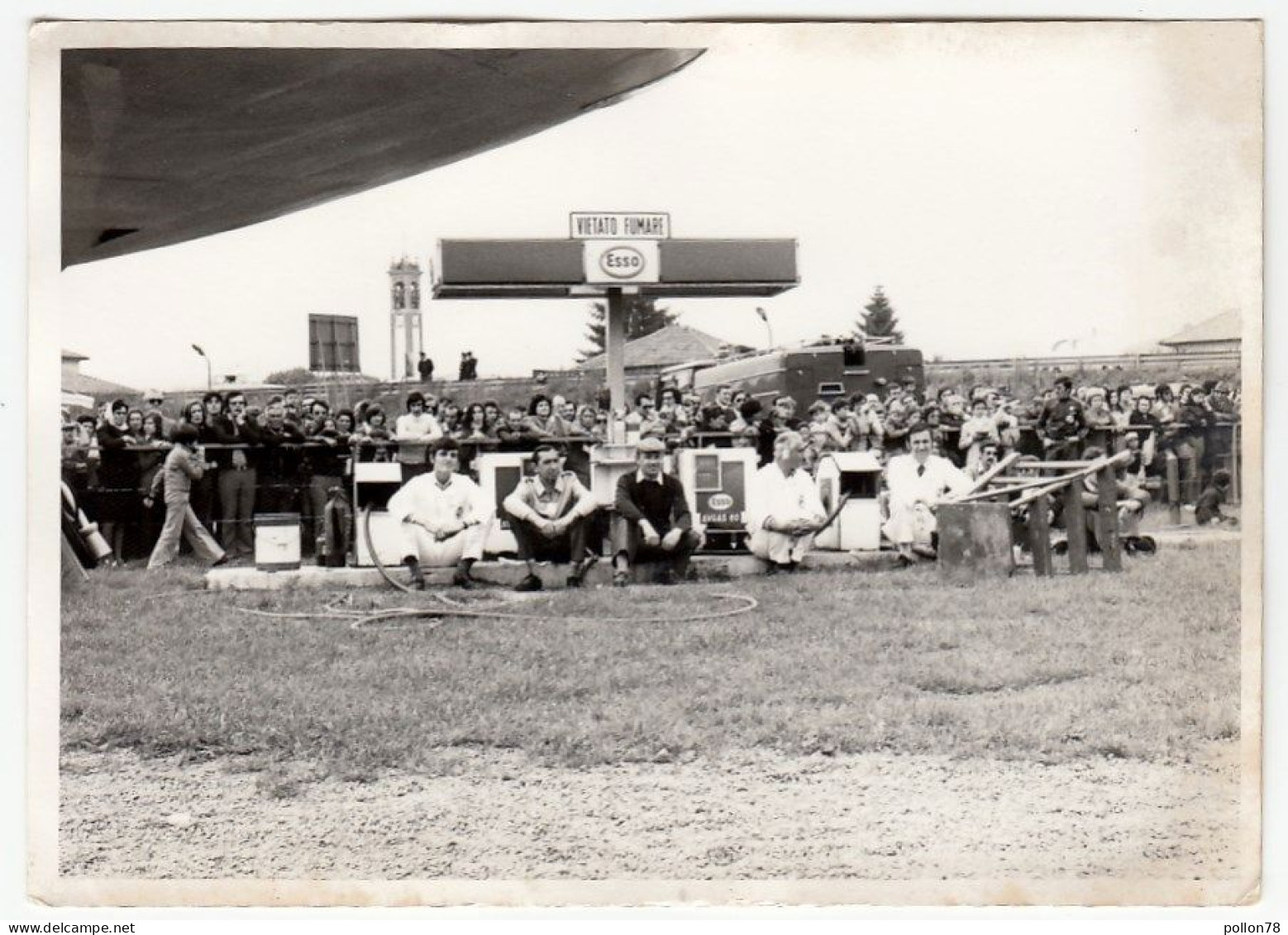 Fotografia - DISTRIBUTORE CARBURANTE PER AEREI - AEROPORTO SIAI MARCHETTI - VERGIATE - VARESE - Aviazione