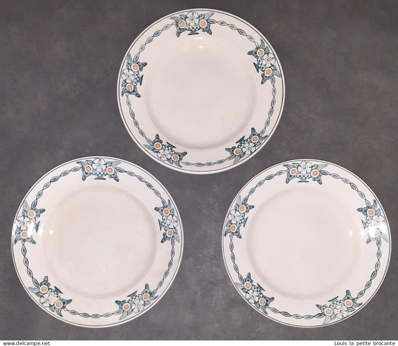 3 Assiettes Plates Des Grands établissements Céramiques De ST AMAND, Modèle 6525,  Série 26,  Diamètre 22,5cm. - Piatti