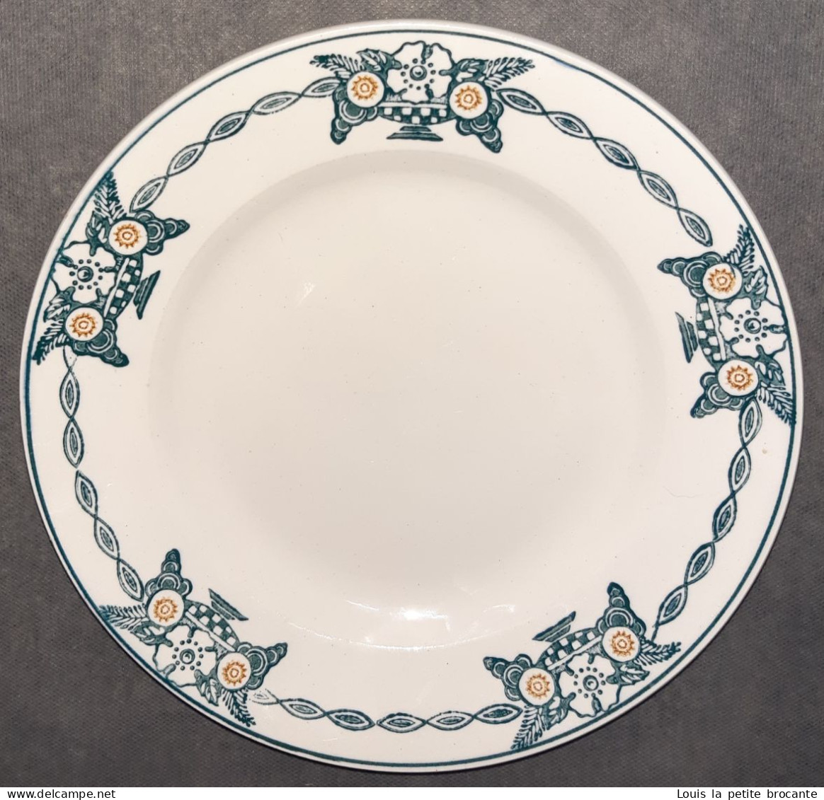 1 Assiette Plate Des Grands établissements Céramiques De ST AMAND, Modèle 6525,  Sans Numéro De Série (rare), - Platos