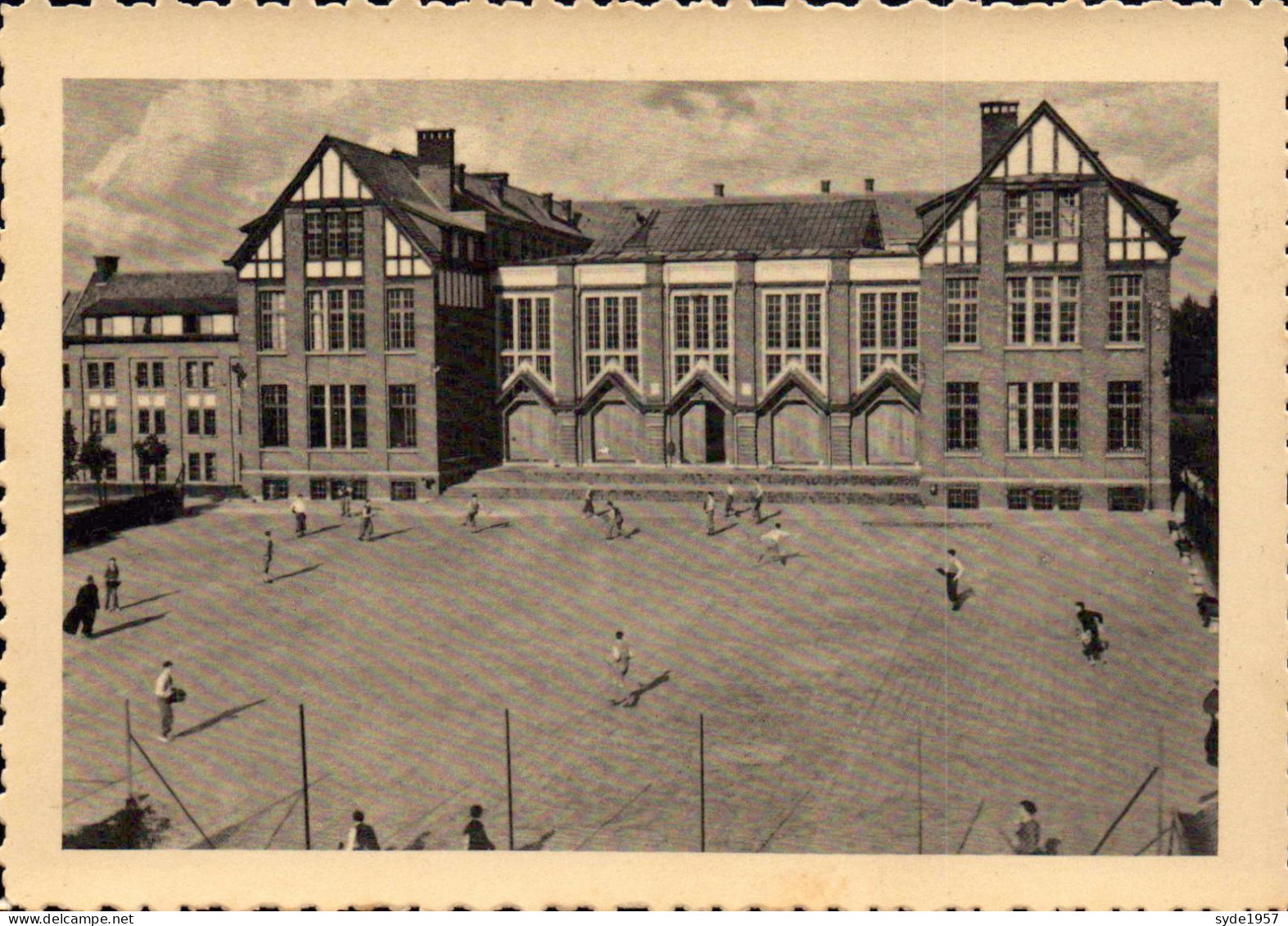 BRAINE-l'ALLEUD Collège Cardinal-Mercier Pavillon Des Classes, Cour De Récréation - Braine-l'Alleud