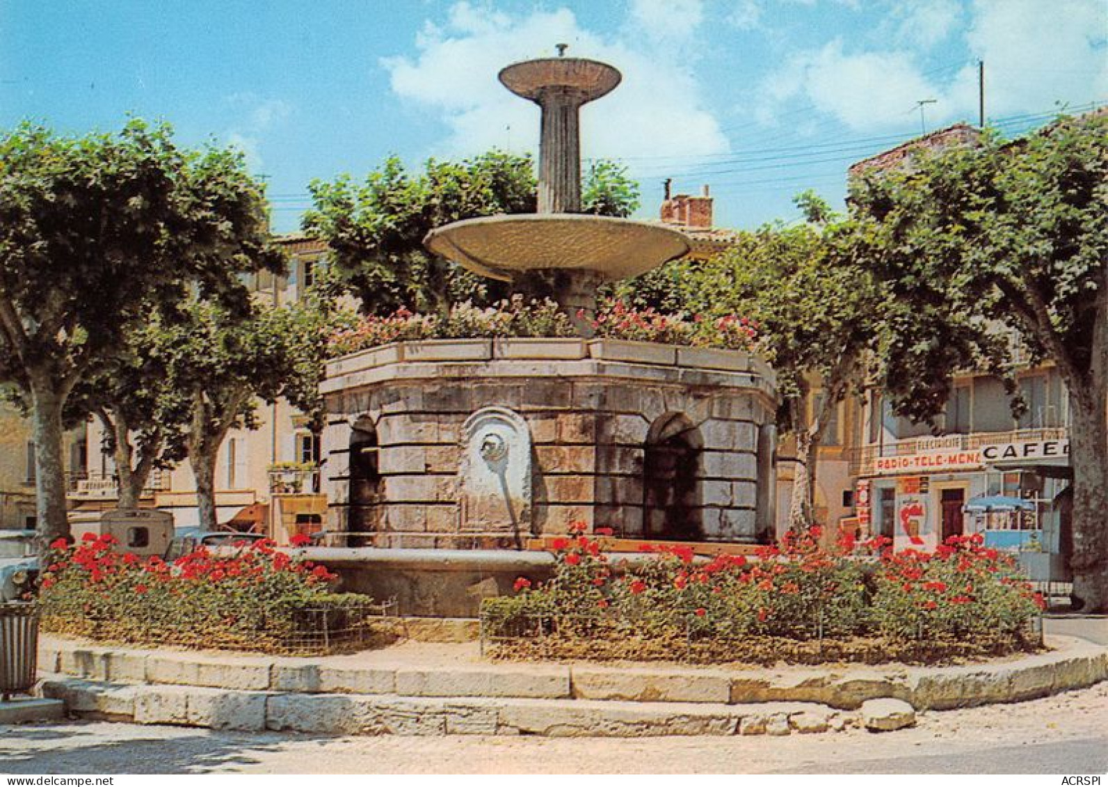 NYONS La Fontaine De La Place De La Liberation Avec Ses Parterres De Roses 26(scan Recto-verso) MA1012 - Nyons