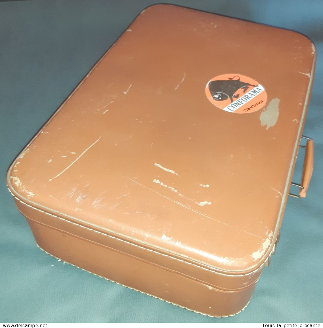 Valise Vintage Année 50, En Carton Rigide, Poignée En Métal, Les Fermetures Fonctionnent Mais Pas De Clé - Otros & Sin Clasificación