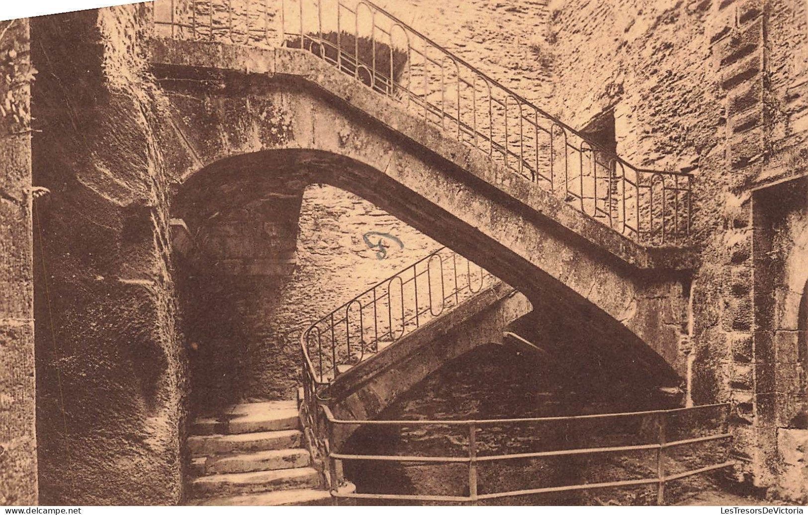 BELGIQUE - Bouillon - Vue à L'intérieure Du Château - Escalier Vauban (17me)  - Carte Postale Ancienne - Bouillon