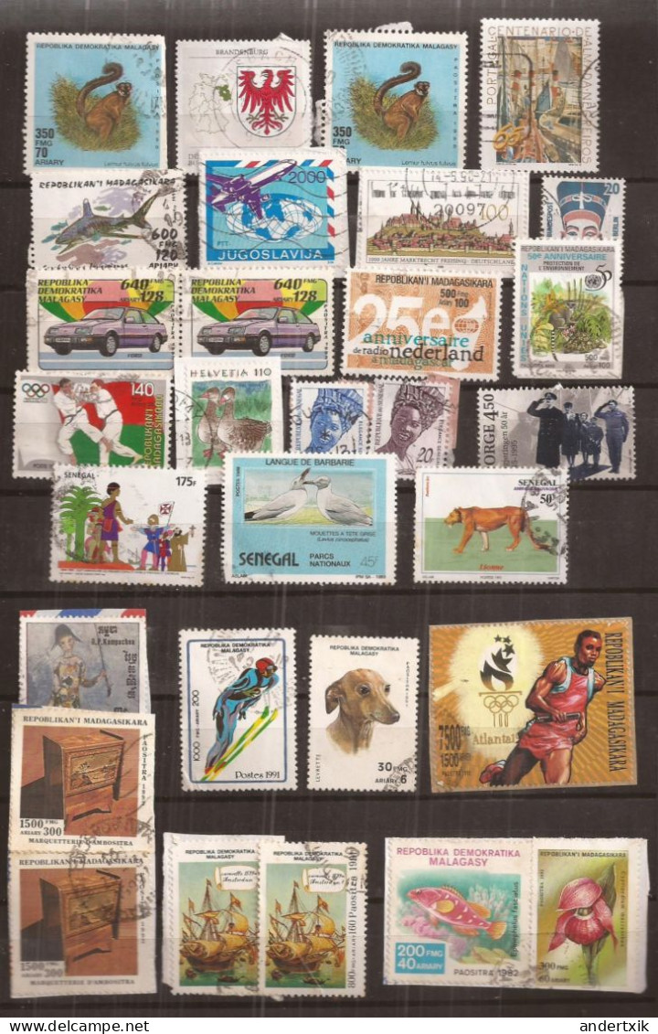 (CZ 738) WW, 138 Stamps (5 Scans) - Sammlungen (ohne Album)