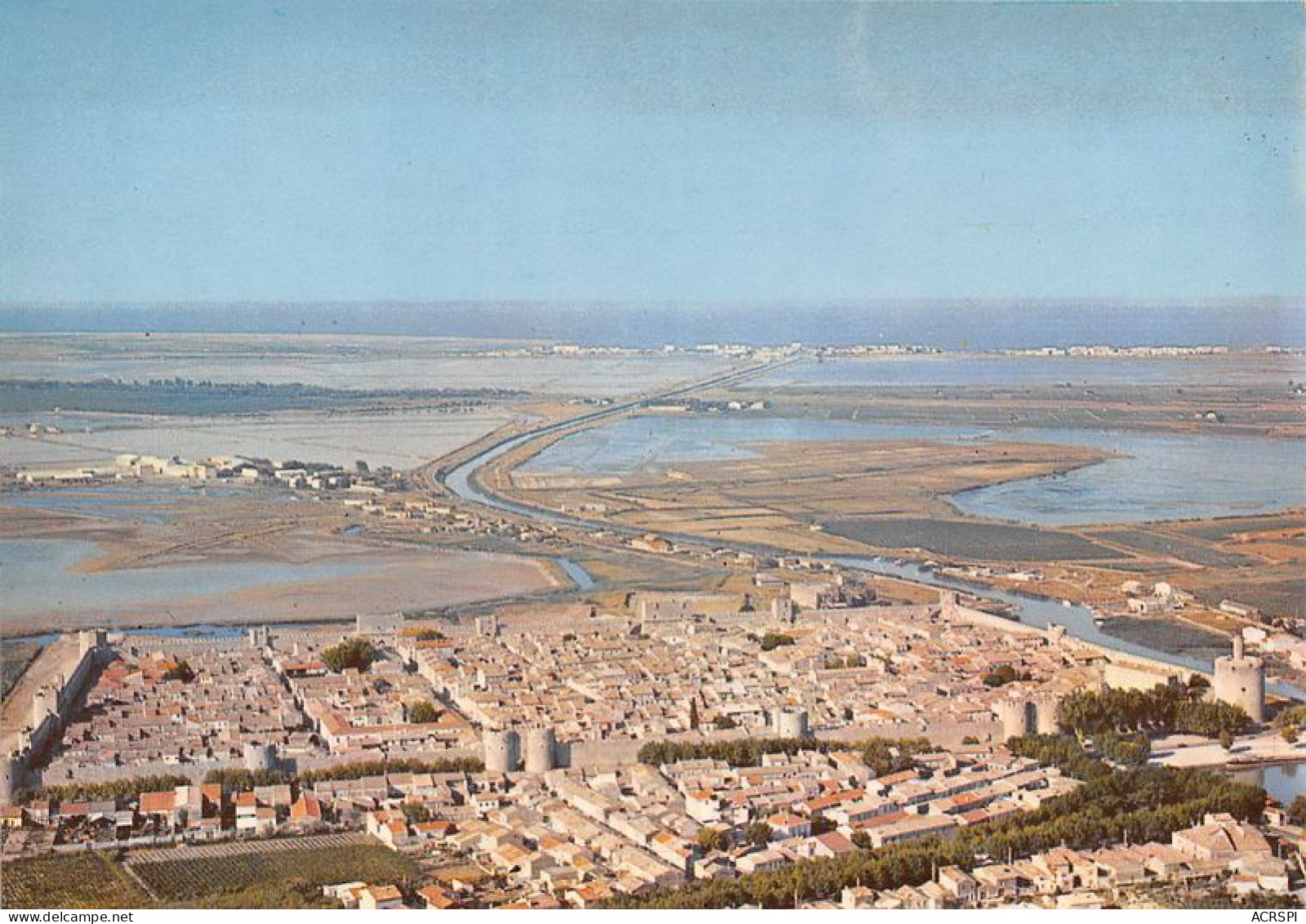 Au Soleil De La Camargue AIGUES MORTES Vue Aerienne Des Remparts Et De La Cite 22(scan Recto-verso) MA1153 - Aigues-Mortes