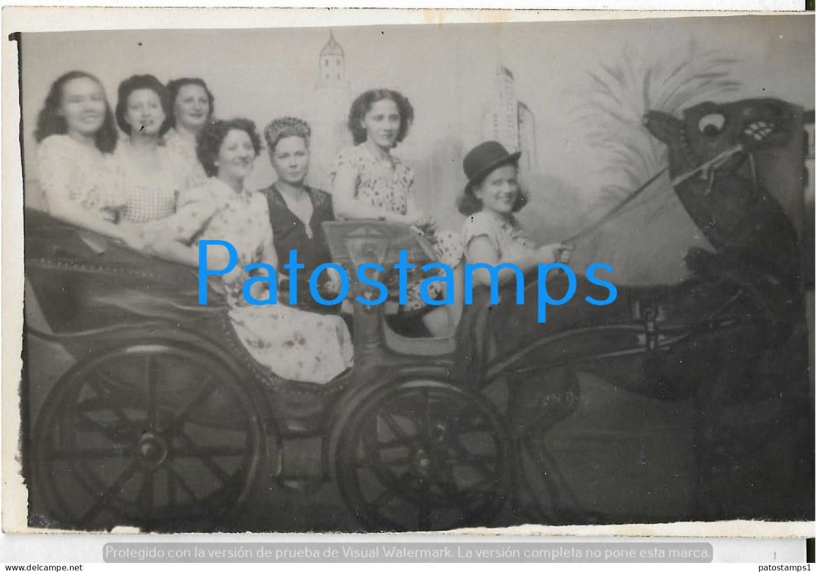 227092 REAL PHOTO COSTUMES WOMAN'S IN CARRIAGE A HORSE CURTAIN TELON YEAR 1948 NO POSTAL POSTCARD - Photographs