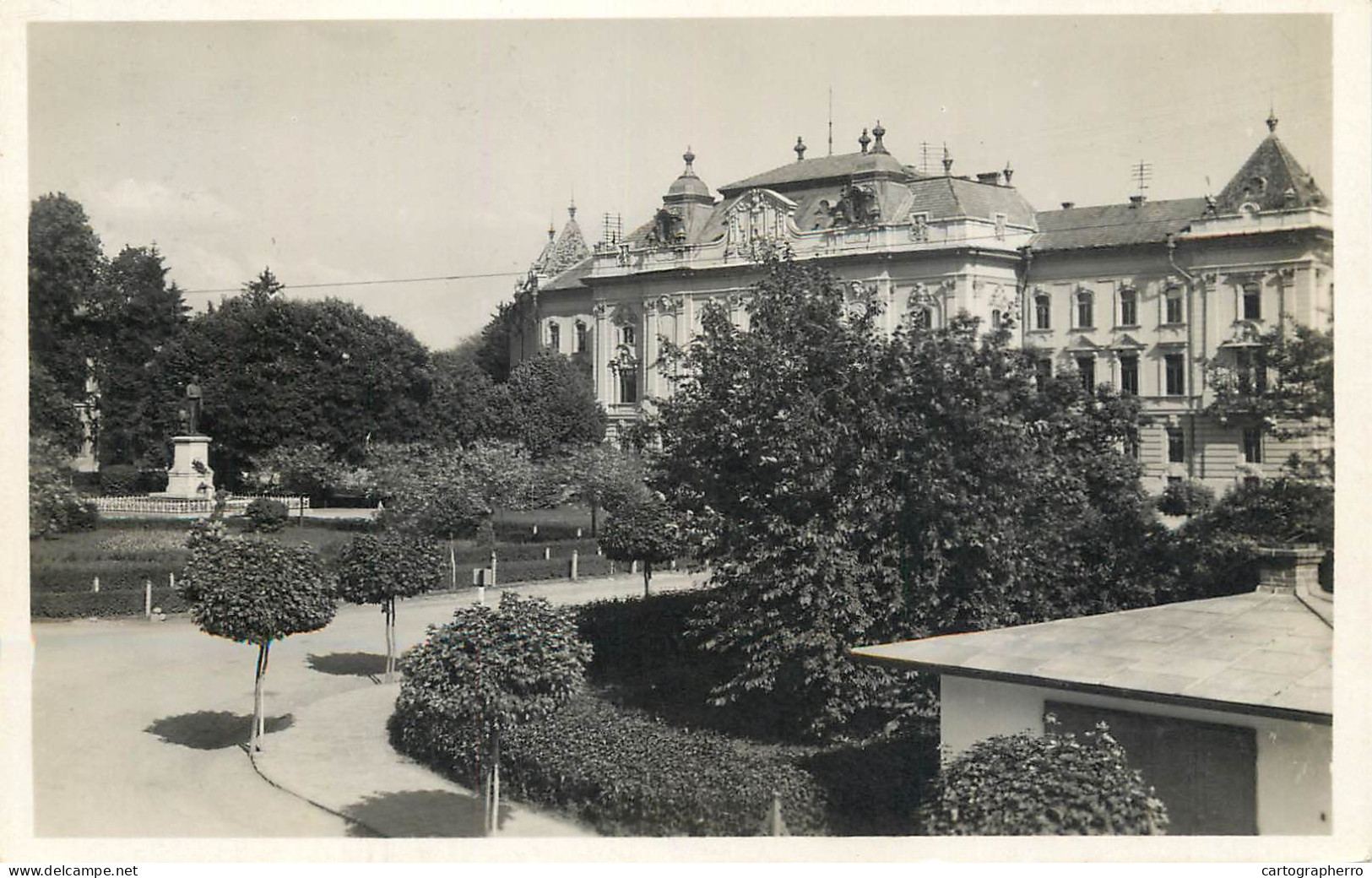 Postcard Hungary Rimaszombat Varmegyehaza A Tompa Mihaly  Szobraval - Hongrie