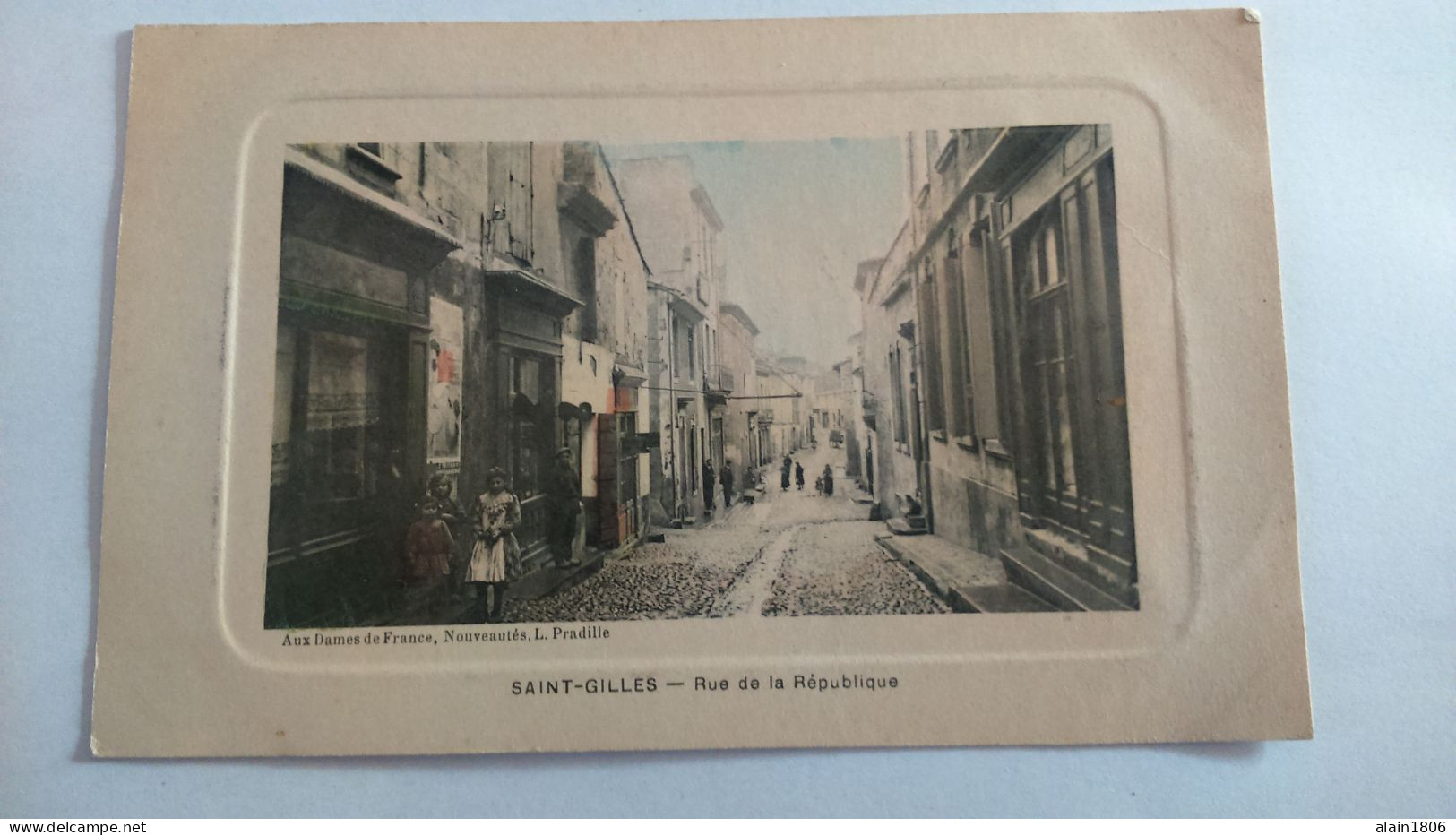Carte Postale Ancienne  ( Q2 ) De Saint Gilles , Rue De La République - Saint-Gilles
