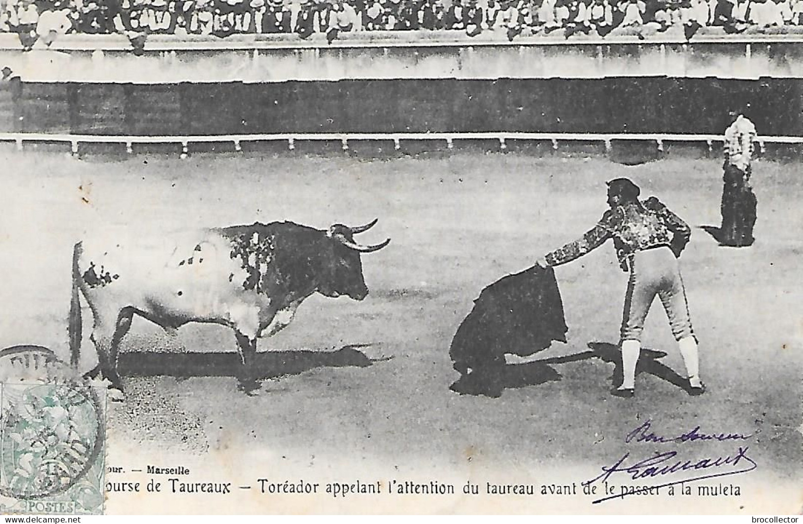 Course De Taureau - Toréador Appelant L'attention Du Taureau - Corrida