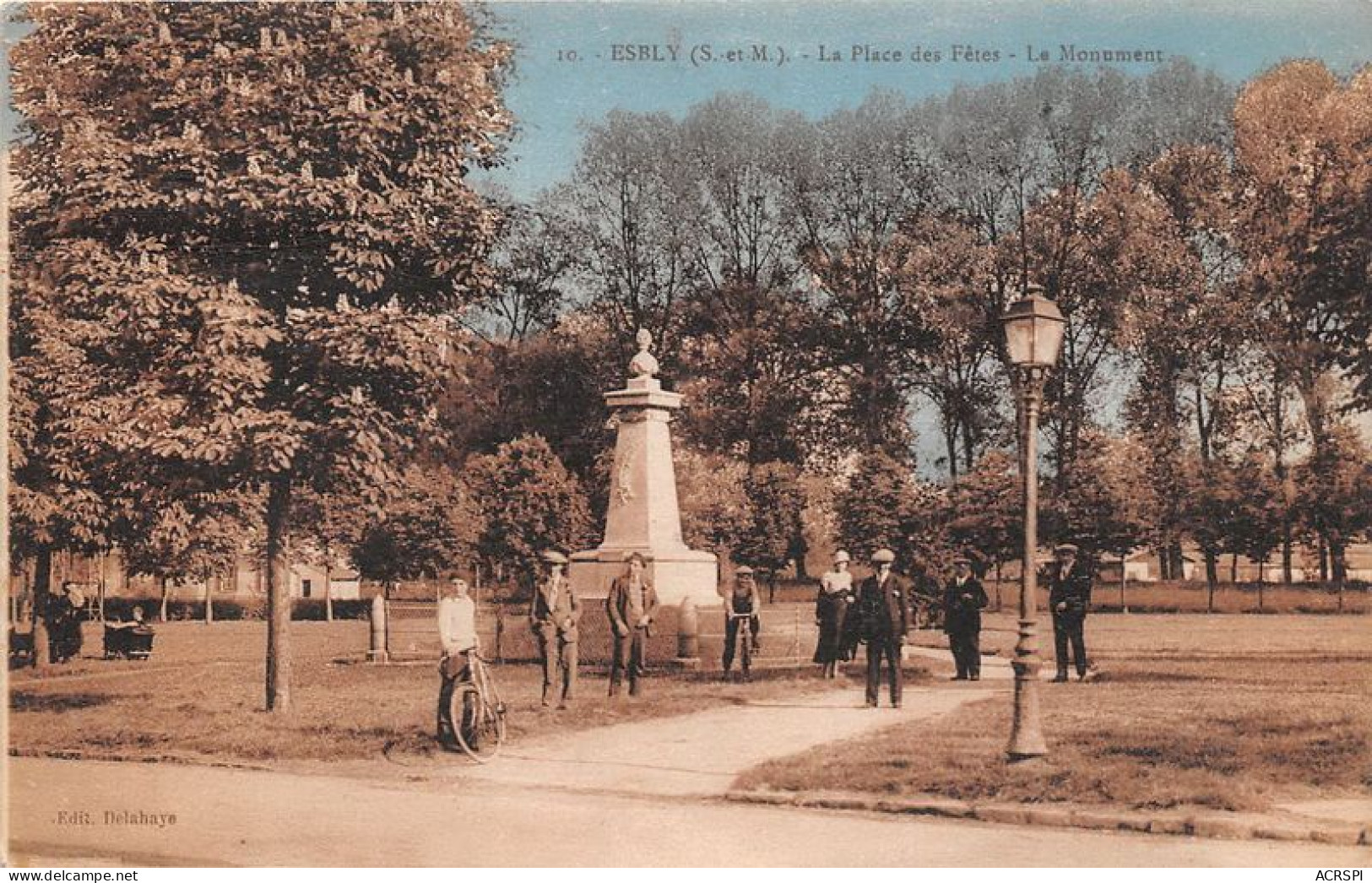 ESBLY La Place Des Fetes Le Monument 13(scan Recto-verso) MA1215 - Esbly