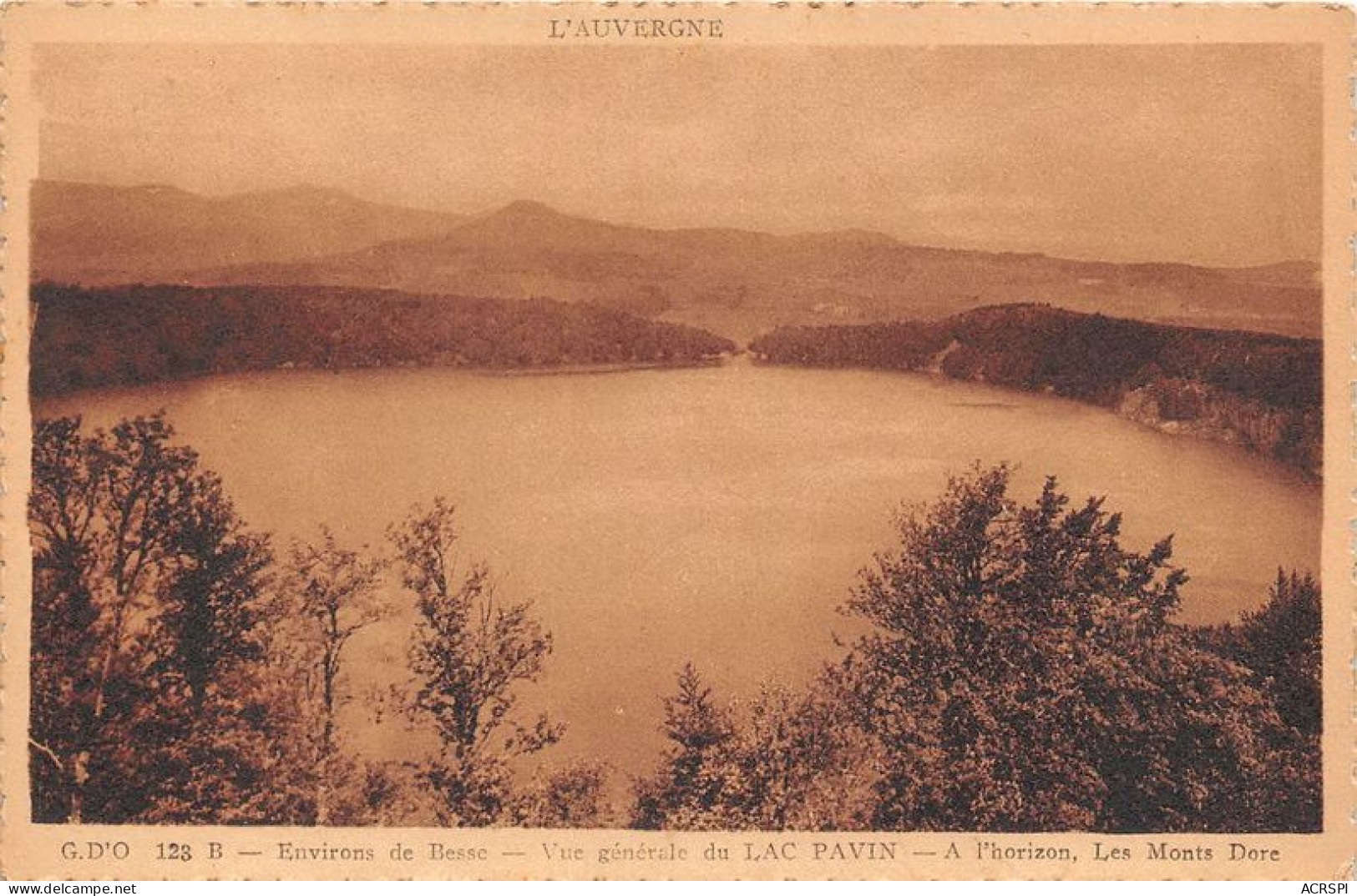 Environs De BESSE Vue Generale Sur Le Lac Pavin A L Horizon Les Monts Dore 25(scan Recto-verso) MA1236 - Besse Et Saint Anastaise