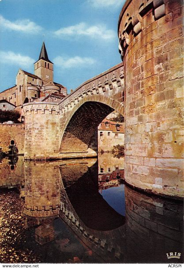 MONTMORILLON Valle De La Gartemmpe Le Vieux Pont Gothique Et Notre Dame 30(scan Recto-verso) MA1276 - Montmorillon