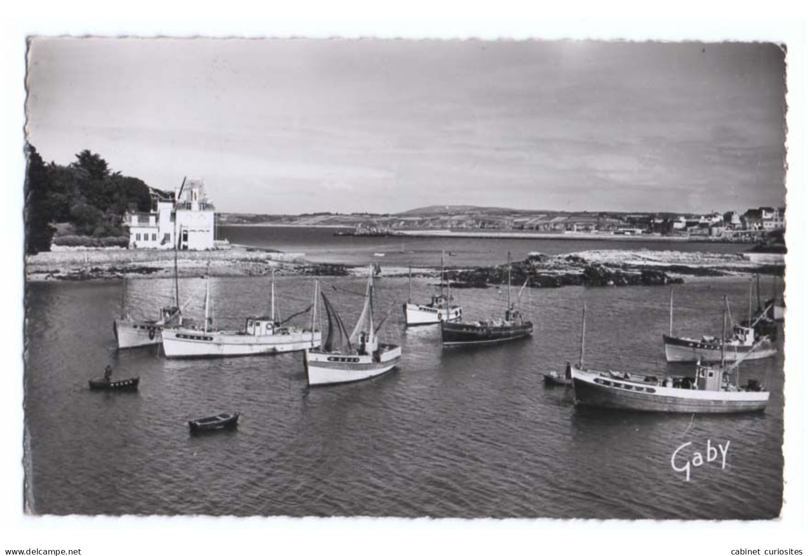 TRÉBOUL  [29] Finistère  - Entrée Du Port - A Gauche L' île Tristan - Bateaux De Pêche - Tréboul