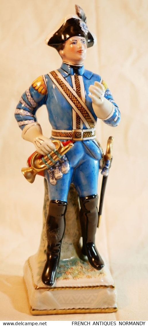 CAPODIMONTE - Sujet Militaire En Porcelaine - HORNIST  Trompette Marque Au N Couronné  Style XVIII Ième - Capodimonte (ITA)