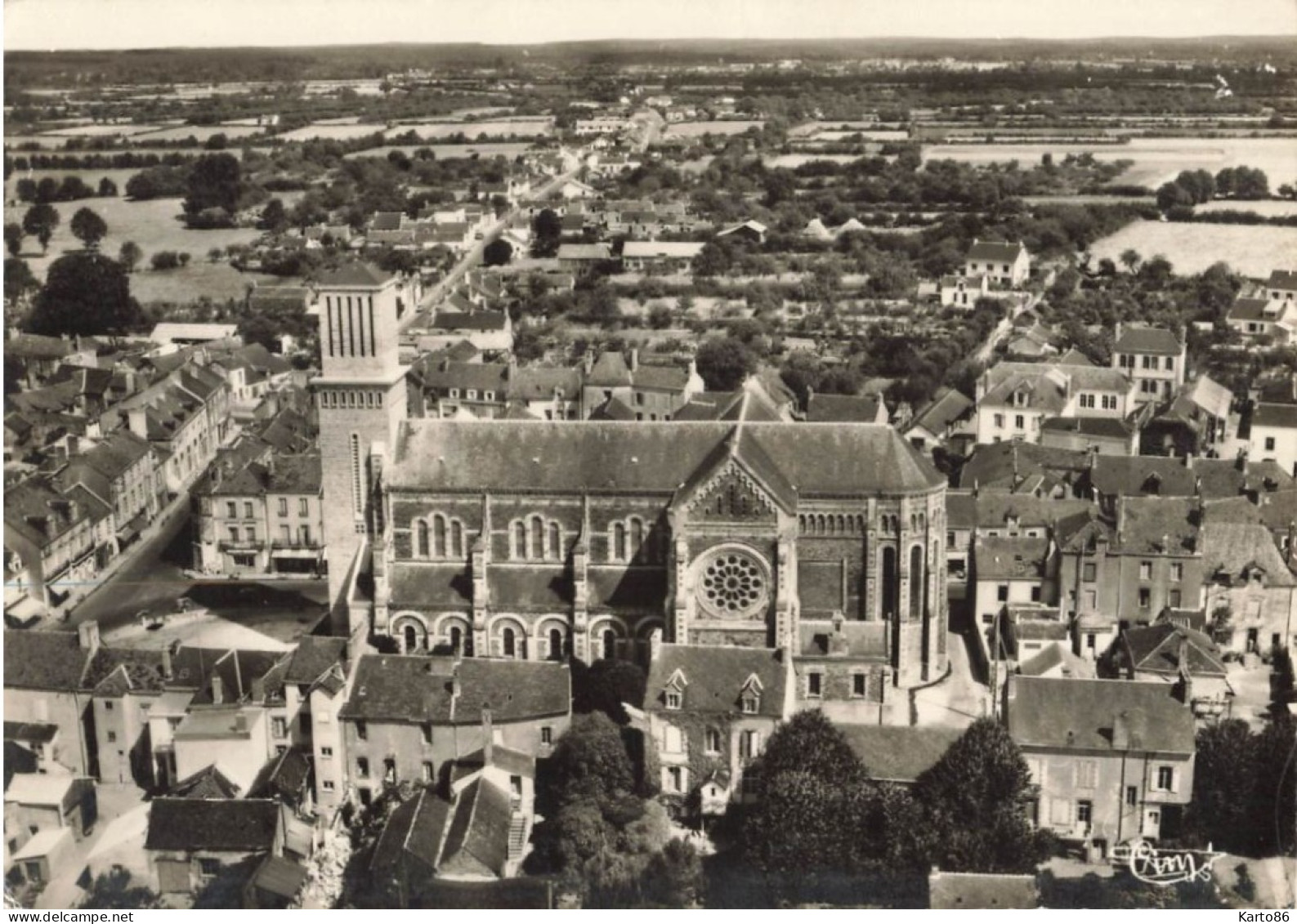 Blain * Vue Aérienne Sur L'église Et La Commune - Blain