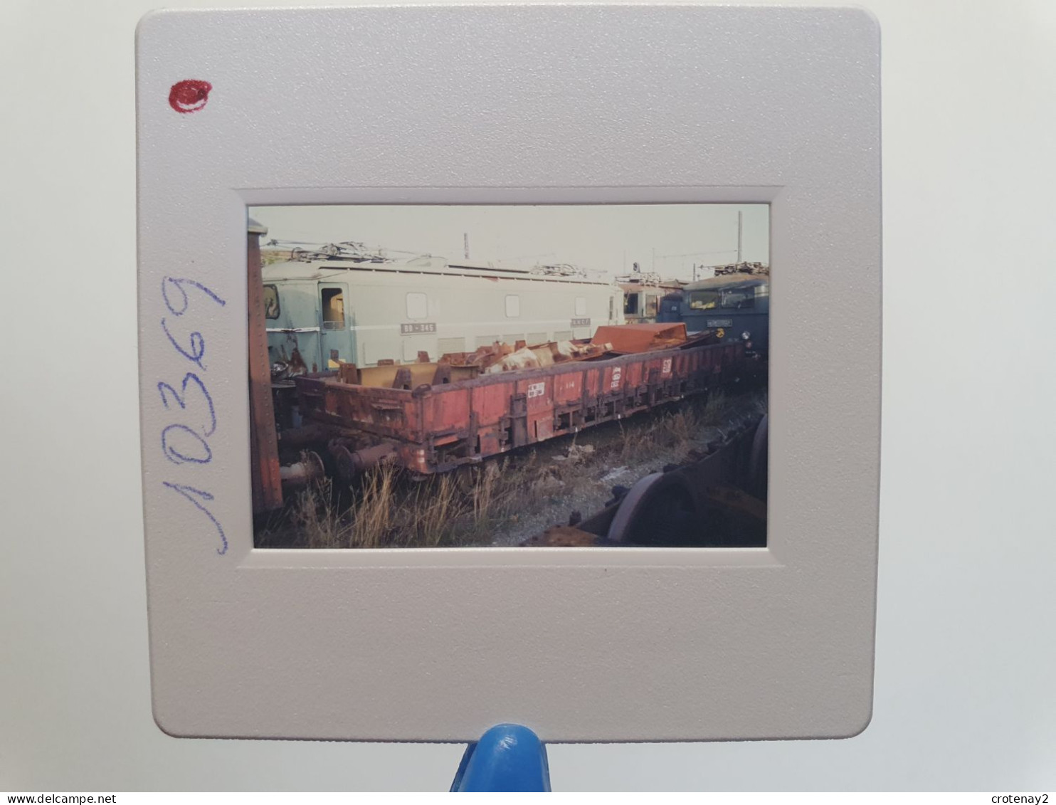 Photo Diapo Slide Diapositive TRAIN Wagon Loco Locomotive SNCF BB 345 Et Wagon Plat à BEZIERS En 1992 VOIR ZOOM - Dias