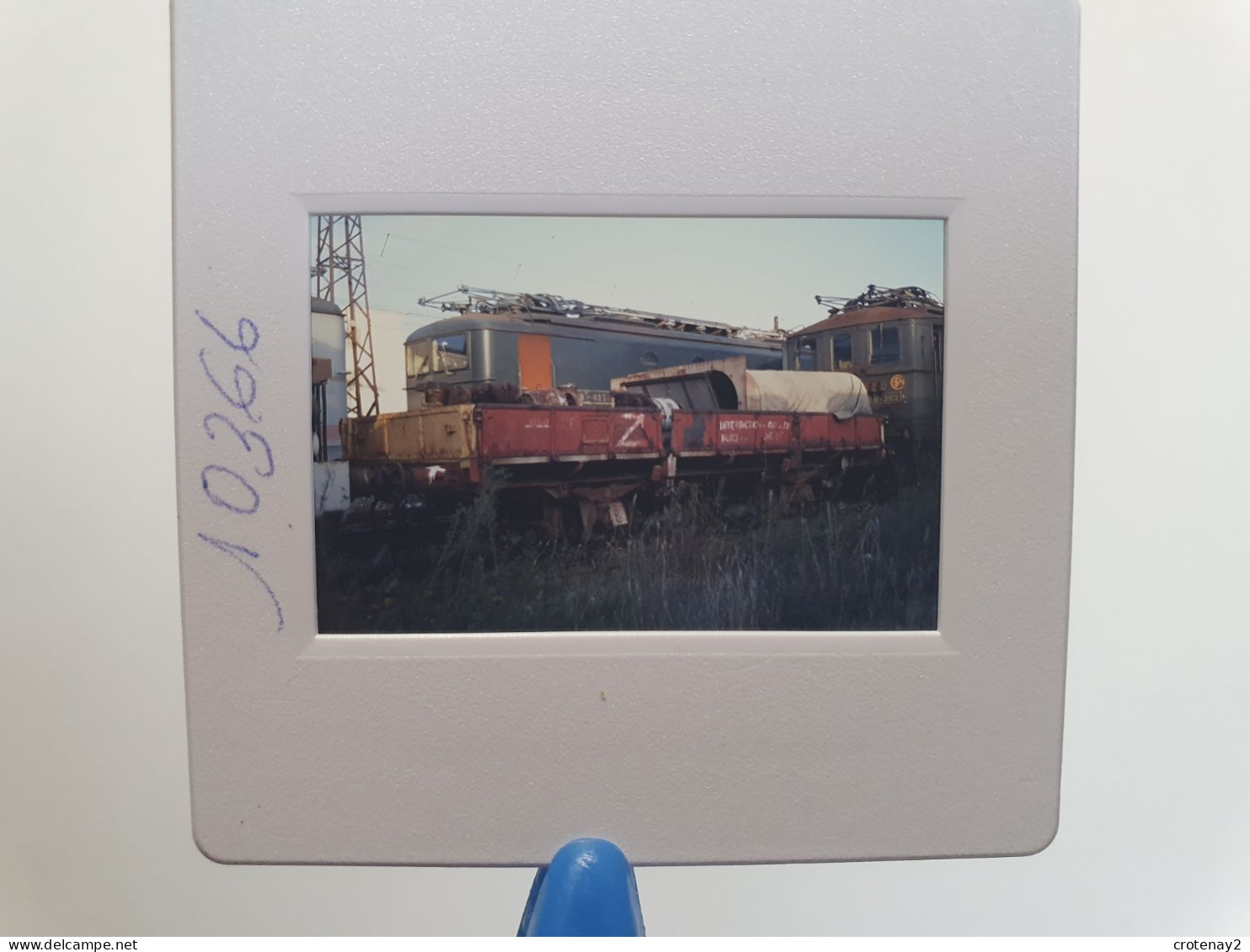 Photo Diapo Slide Diapositive TRAIN Wagon Loco Locomotive SNCF BB 8237 & 302 Wagon Plat Classé Z à BEZIERS 1992 VOIRZOOM - Dias