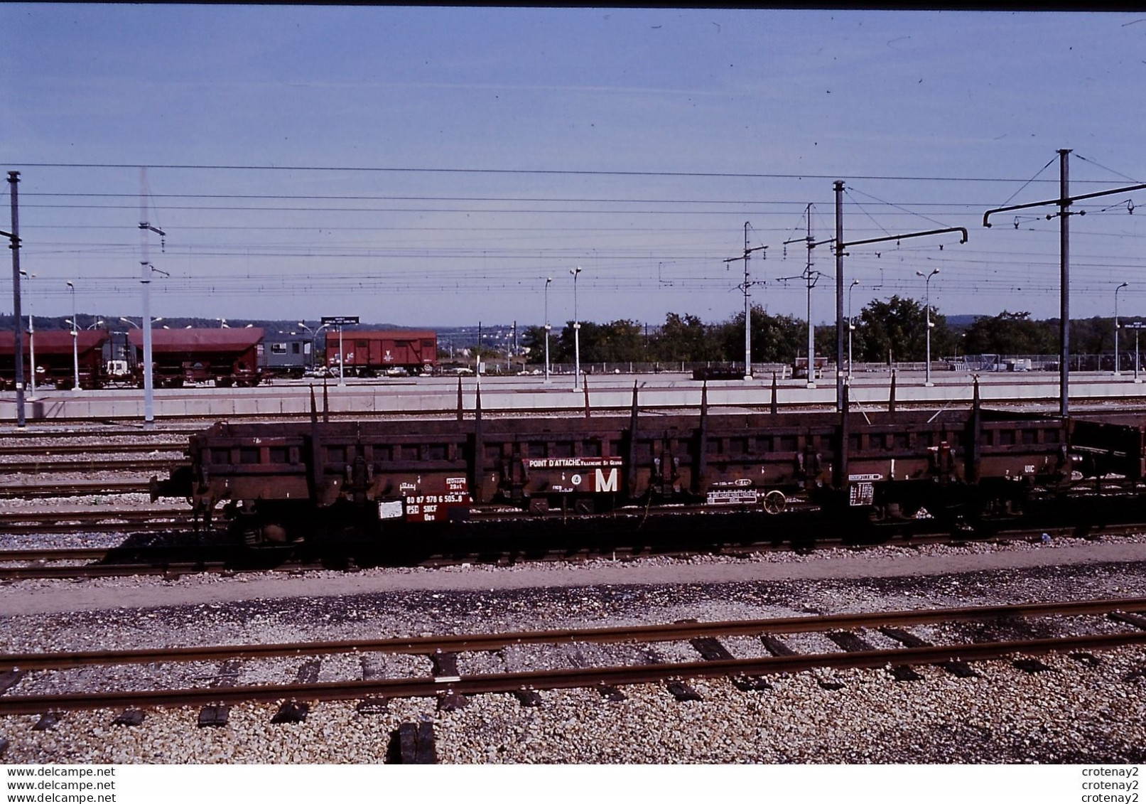 Photo Diapo Slide Diapositive TRAIN Wagon Loco Locomotive Wagon Plat Service M De VILLENEUVE ST GEORGES 1992 VOIR ZOOM - Dias