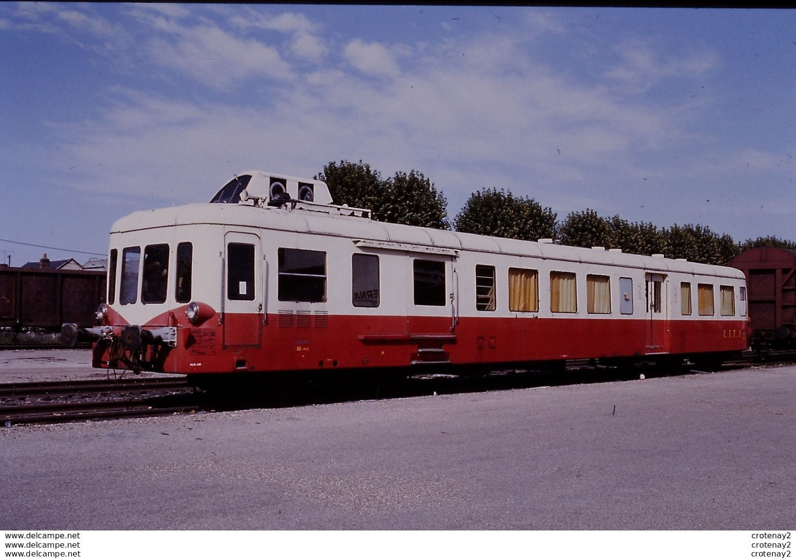 Photo Diapo Slide Diapositive TRAIN Wagon Loco Locomotive Autorail Picasso De L'AATY à MONTARGIS En 1992 VOIR ZOOM - Dias