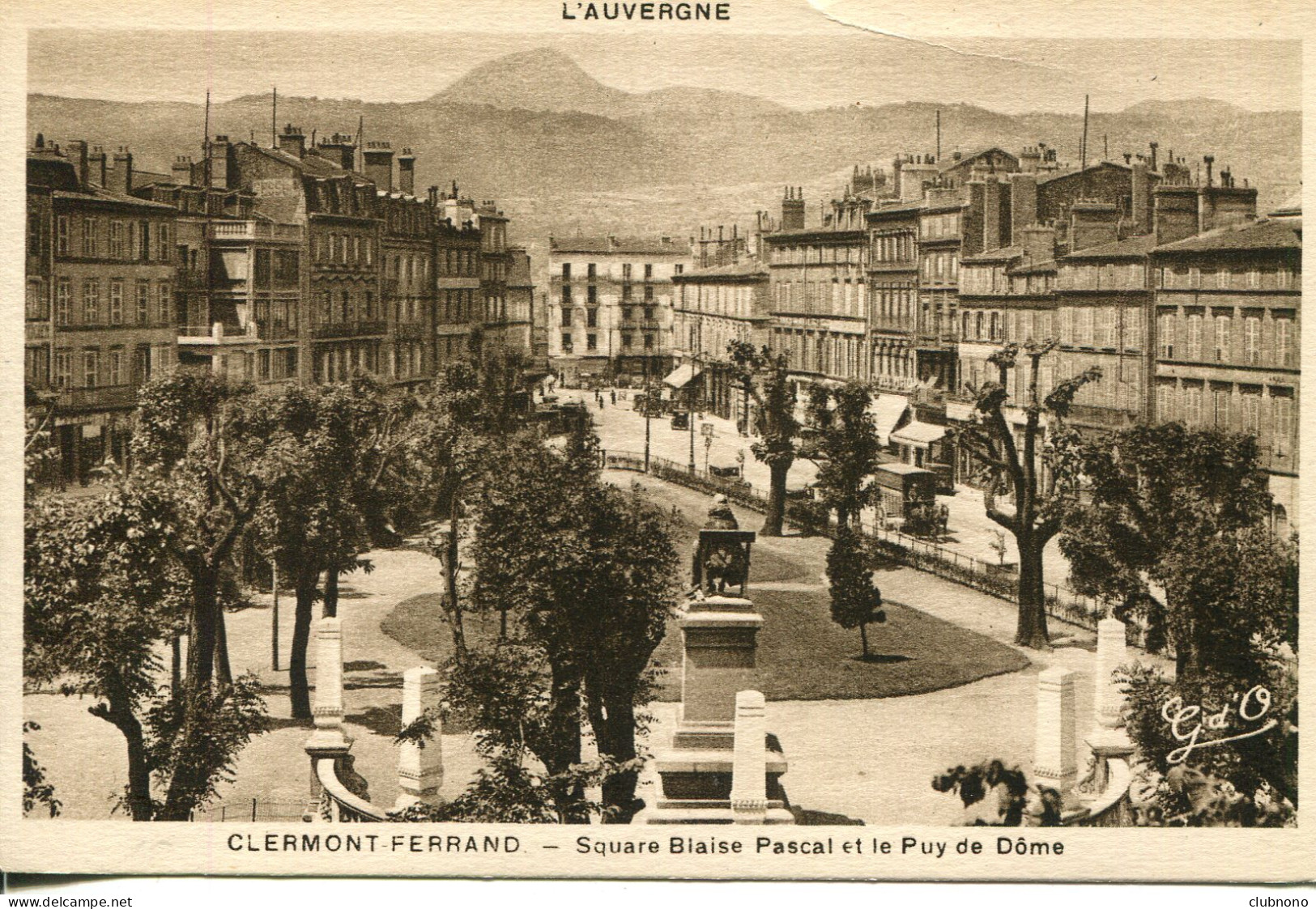 CPA - CLERMONT-FERRAND - SQUARE BLAISE PASCAL ET LE PUY DU DOME - Clermont Ferrand