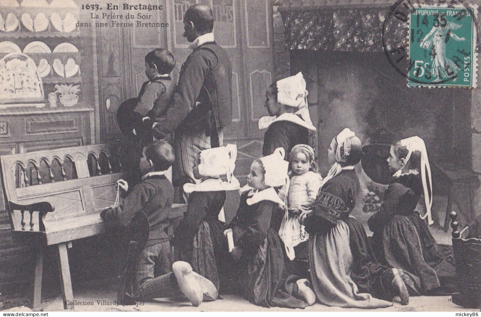 BRETAGNE -1918 -costumes-coiffes--La Prière Du Soir Dans Une Ferme Bretonne ( Très Animée) - Bretagne