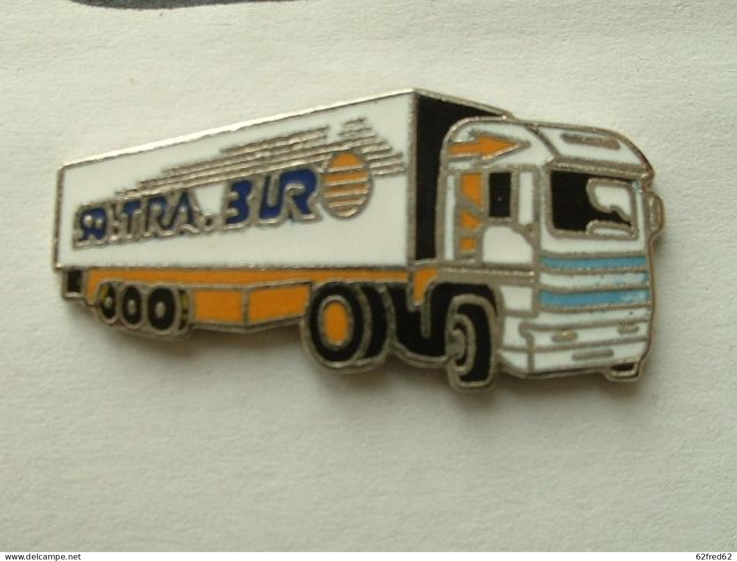 Pin's CAMION  - TRANSPORTS SOSTRA BUR - EMAIL - Transports