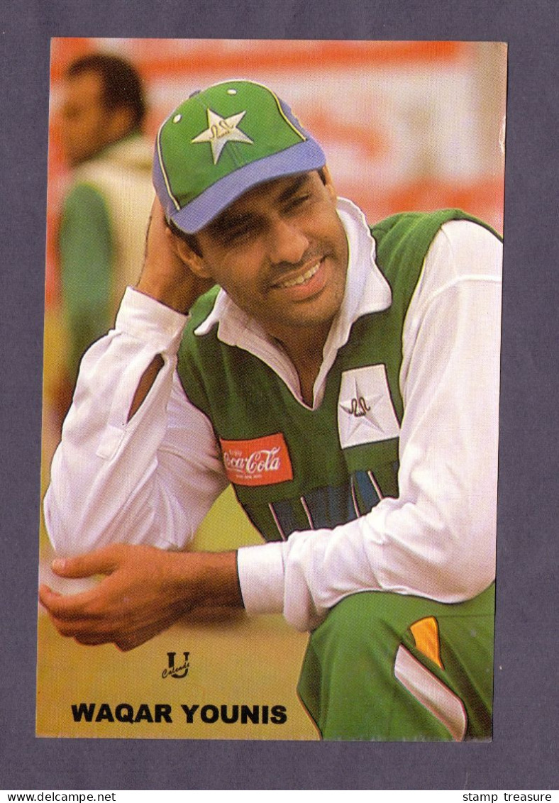 Waqar Younis (Pakistani Cricketer) Vintage Pakistani  PostCard (Universal) (THIN PAPER) - Críquet