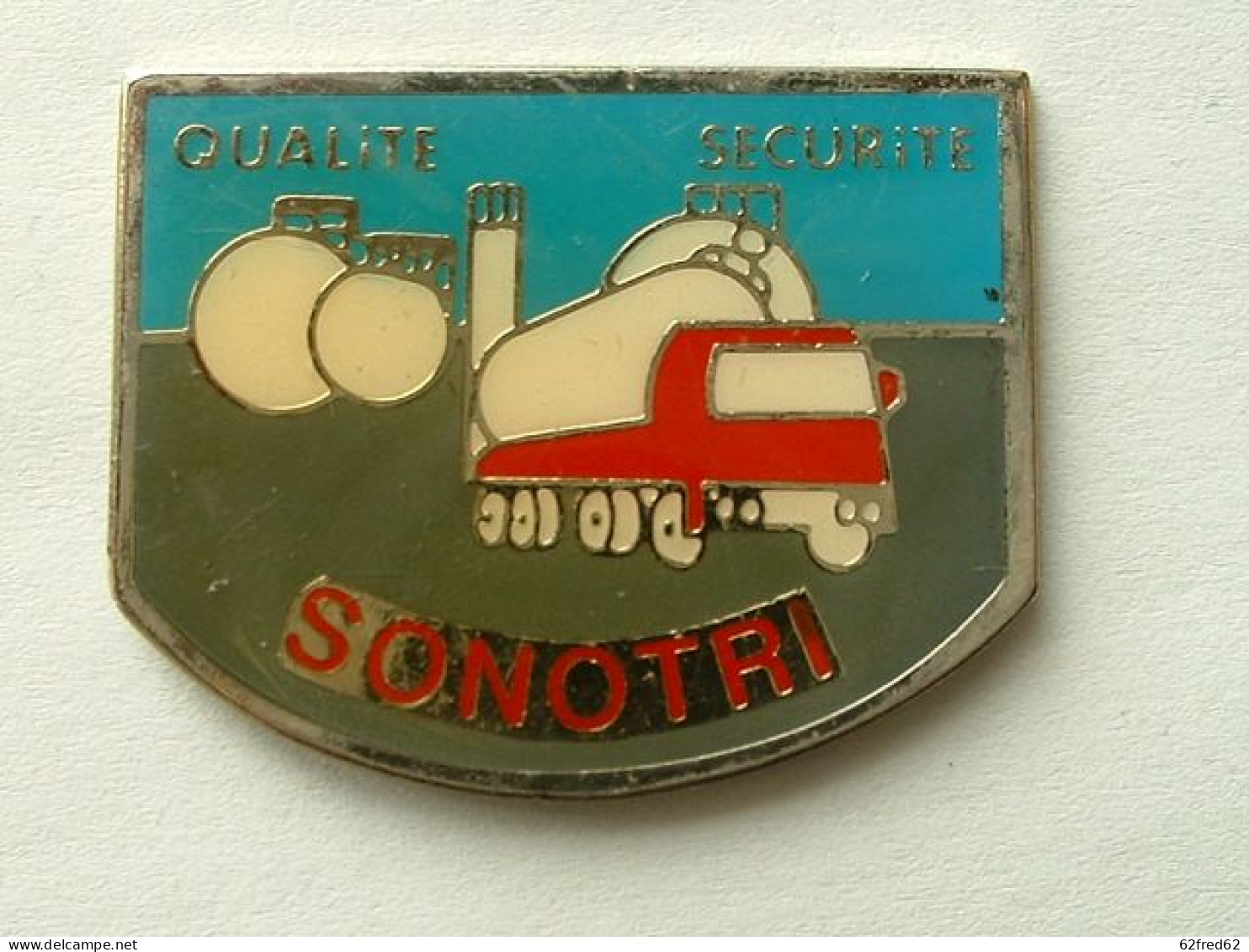 Pin's CAMION - SONOTRI - Transports