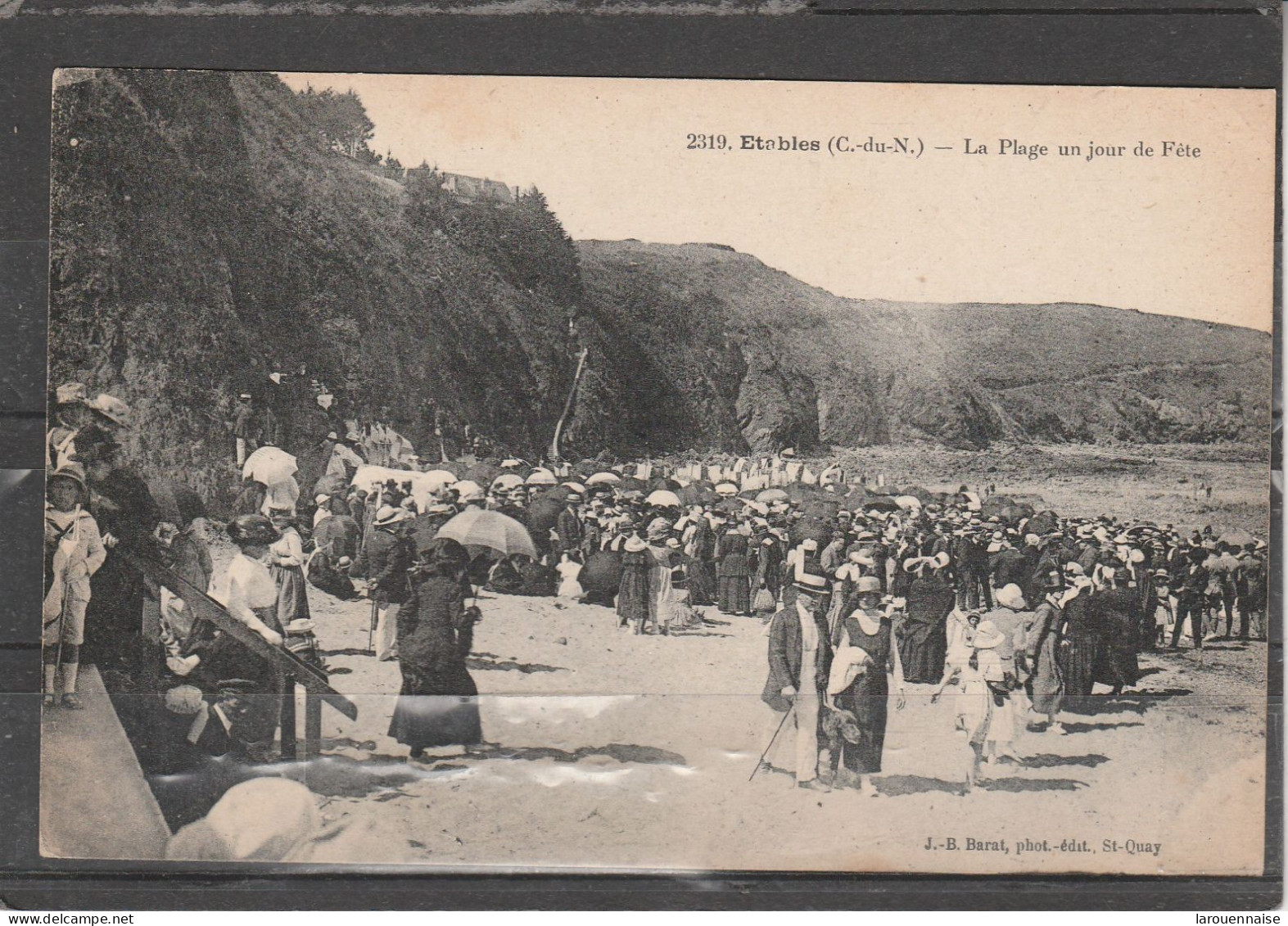 22 - ETABLES -  La Plage, Un Jour De Fête - Etables-sur-Mer