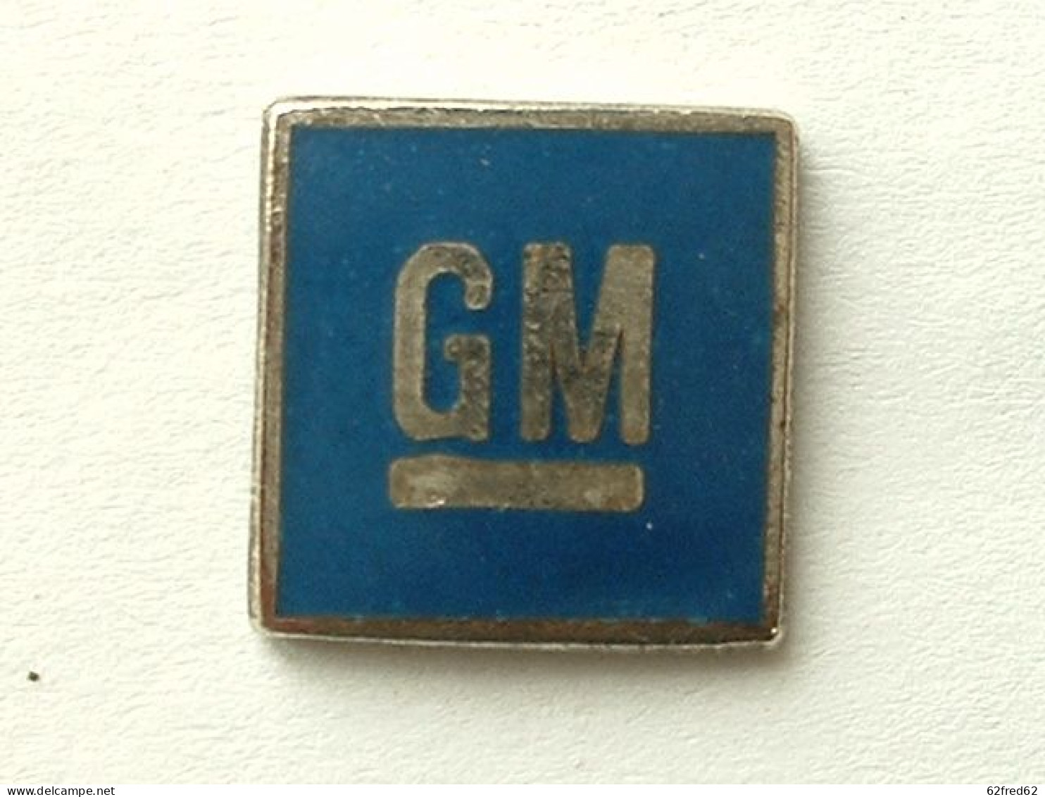 Pin's GM - GENERAL MOTORS - LOGO - Andere & Zonder Classificatie