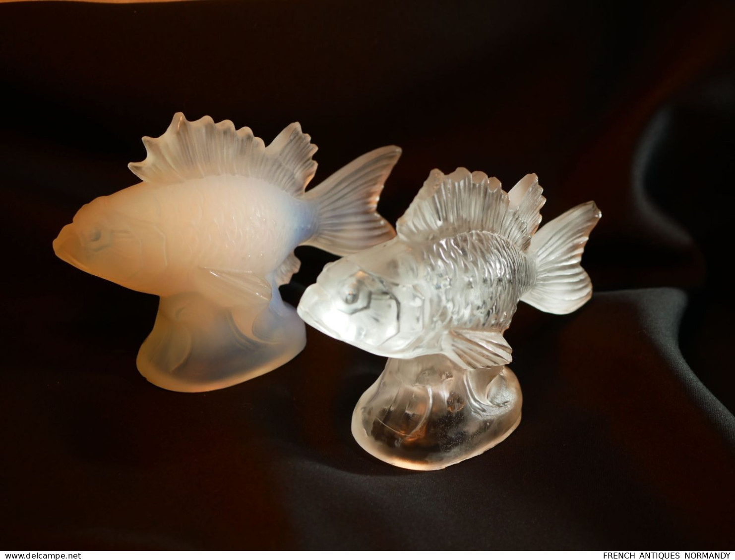 ART DÉCO - 2 poissons dont un verre opalescent, l’autre accidenté ref BX24POI001 SABINO ou LALIQUE