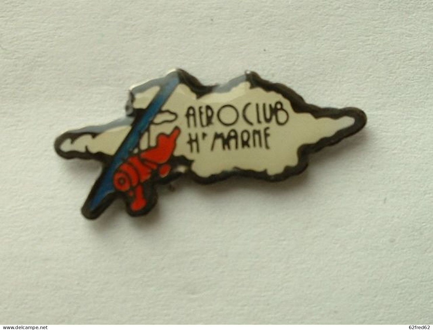 Pin's AVION - AERO CLUB HAUTE MARNE - Airplanes