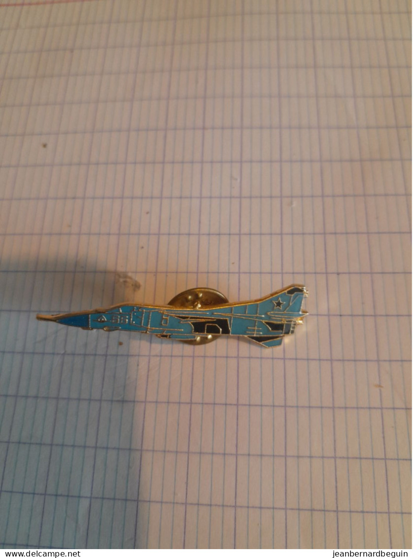 Pin S Avion De Chasse - Aviones