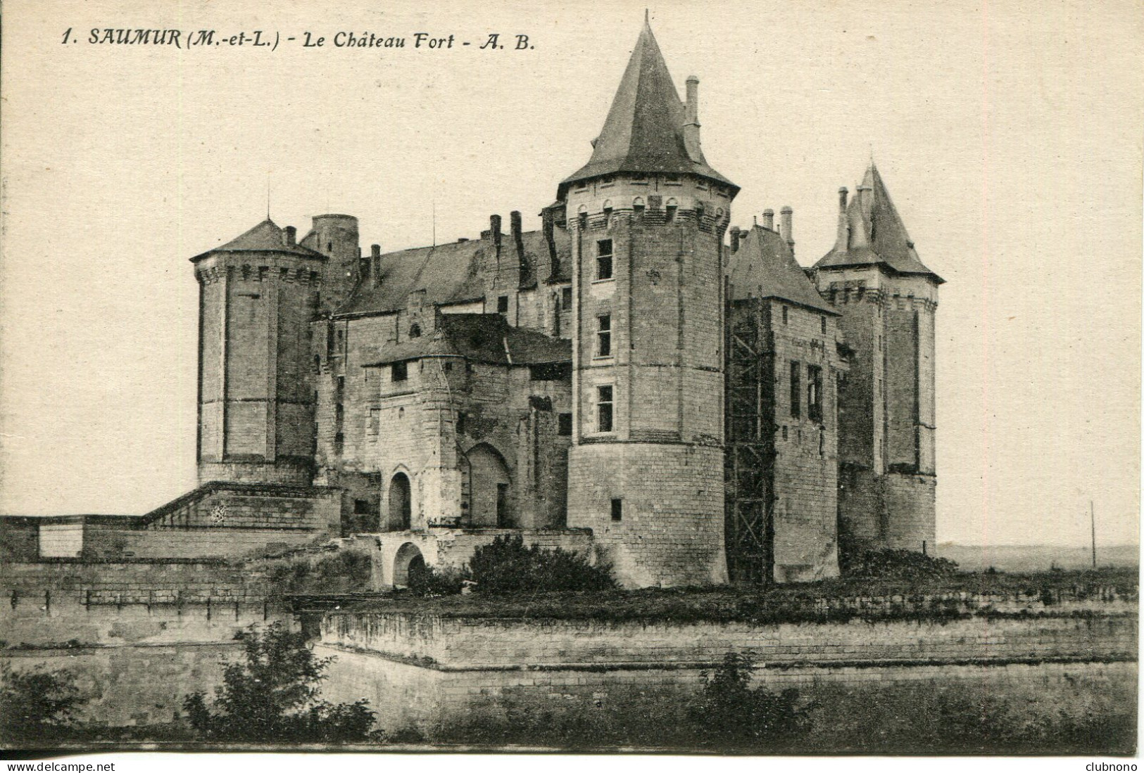 CPA - SAUMUR - LE CHATEAU FORT - Saumur