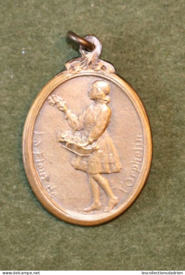Médaille La Fleur De L'orphelins Guerre 14-18 - Belgian Medal Wwi - Médaillette - Journée -  Devreese - Bélgica