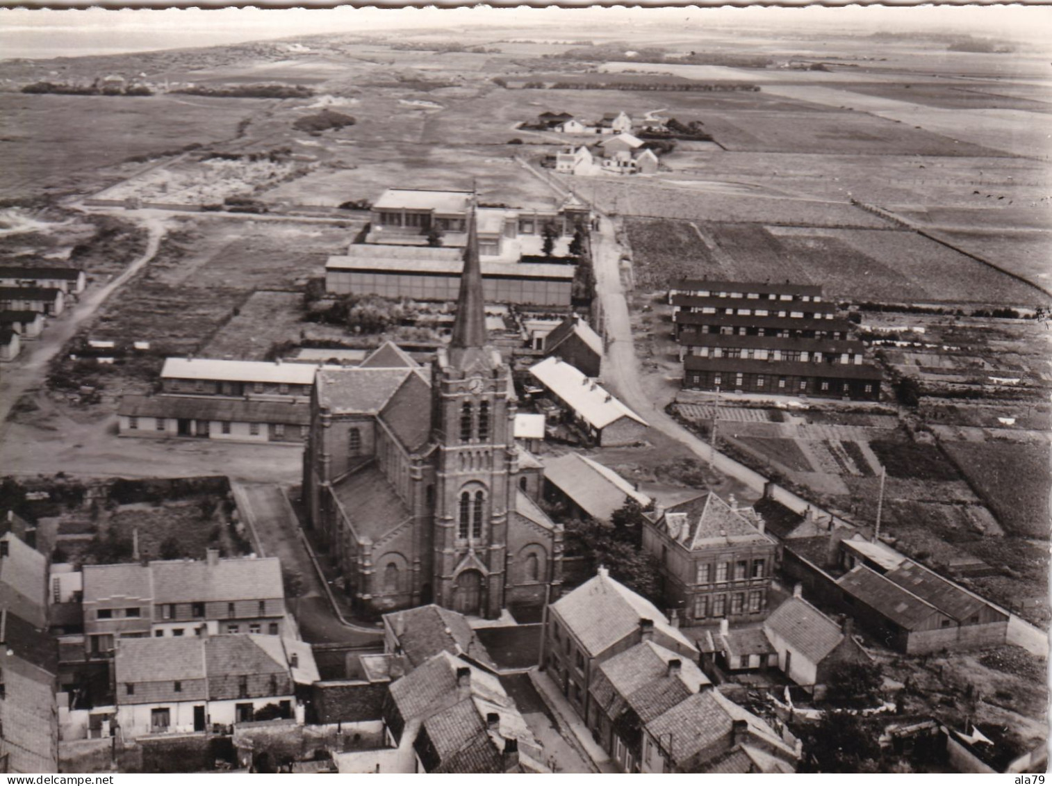 Petit Fort Philippe  L'Eglise En Avion - Gravelines