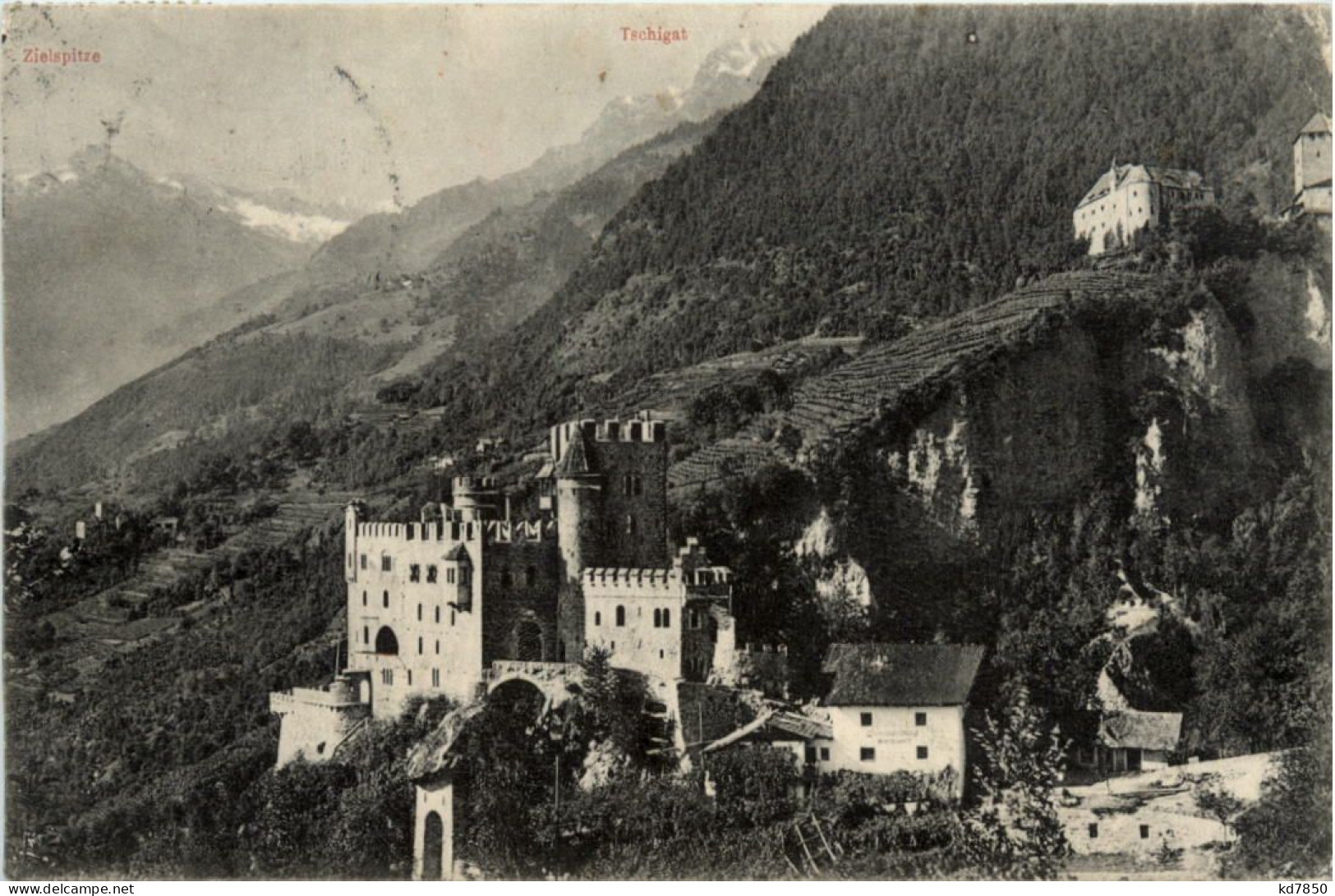 Brunnenburg Mit Schloss Tirol Bei Meran - Merano