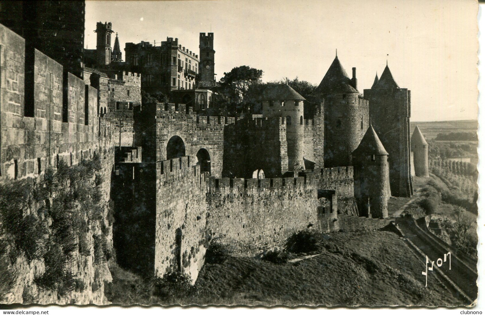 CPSM - CARCASSONNE - MONTEE DE LA PORTE D'AUDE - Carcassonne