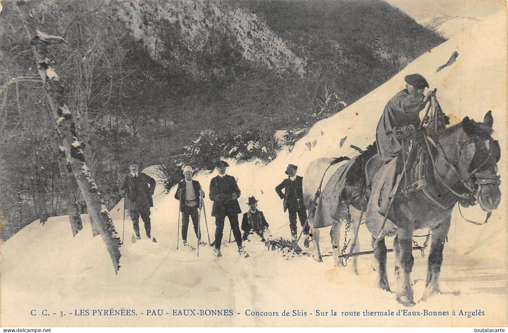 CPA 64 PAU EAUX BONNES CONCOURS DE SKIS SUR LA ROUTE THERMALE D'EAUX BONNES A ARGELES - Eaux Bonnes