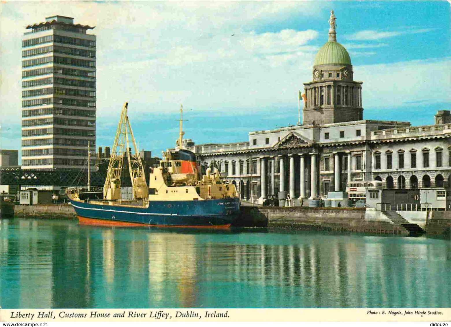 Irlande - Dublin - Liberty Hall Customs House And River Liffey - Bateaux - CPM - Carte Neuve - Voir Scans Recto-Verso - Dublin