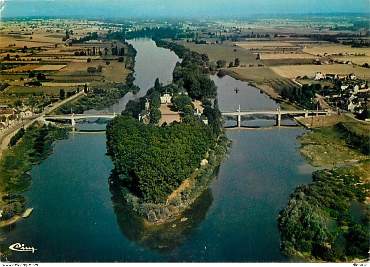 37 - L'Ile Bouchard - La Vienne, Les 2 Ponts Et L'Ile - Vue Aérienne - CPM - Voir Scans Recto-Verso - L'Île-Bouchard