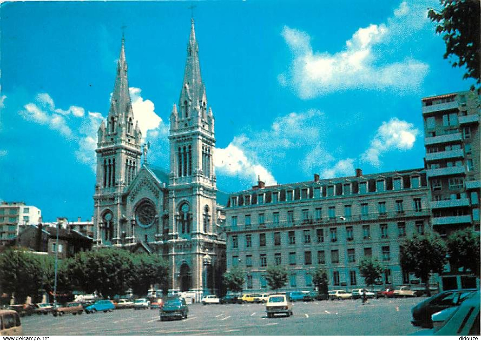 42 - Saint Chamond - Eglise Notre-Dame - Automobiles - CPM - Voir Scans Recto-Verso - Saint Chamond