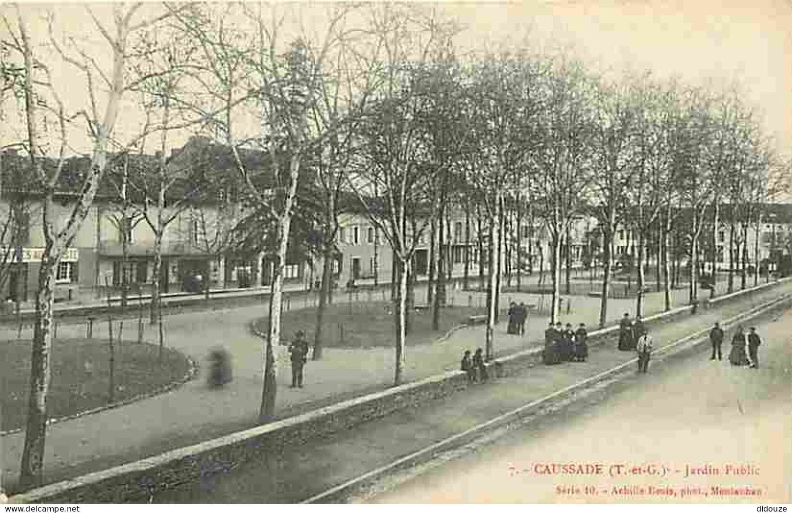 82 - Caussade - Jardin Public - CPA - Voir Scans Recto-Verso - Caussade