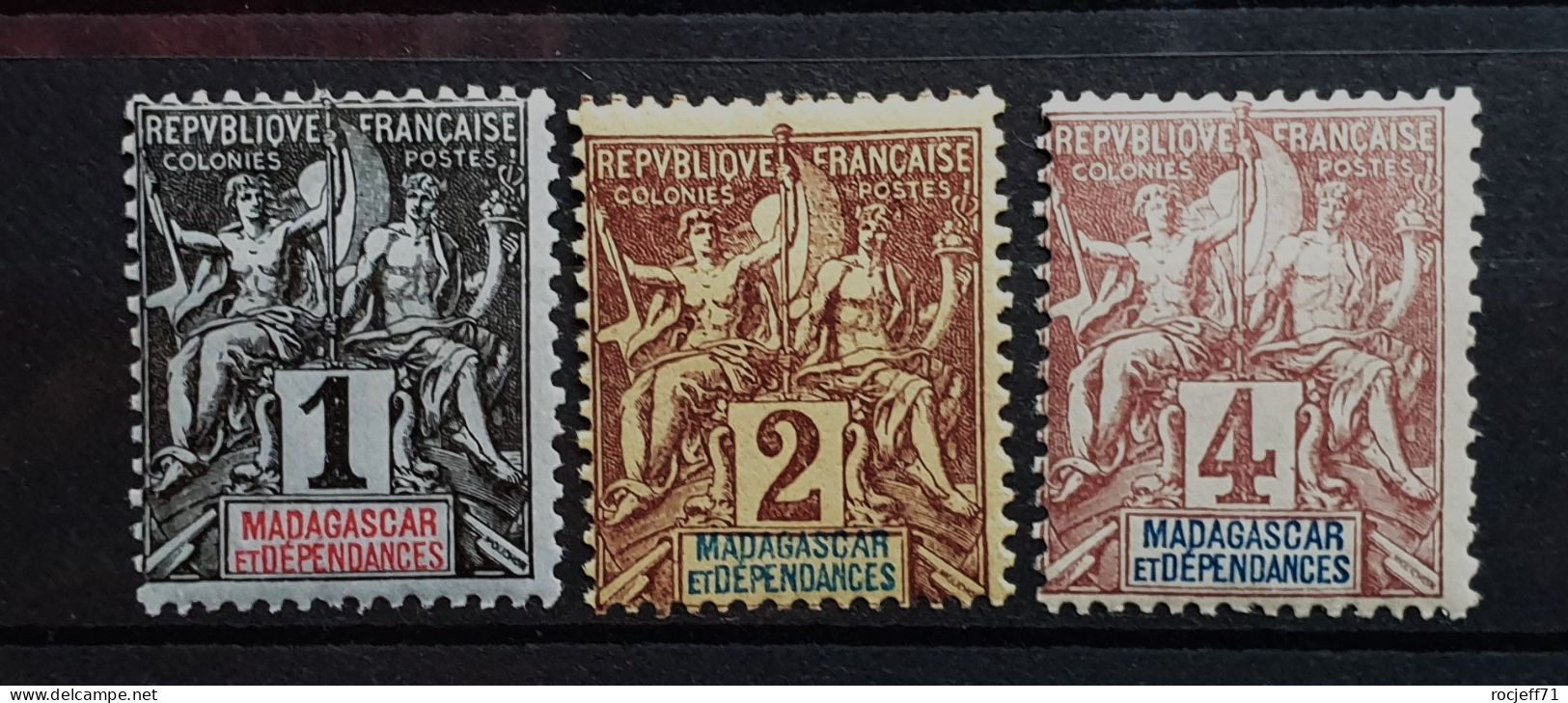 04 - 24 - Madagascar - Entre N°28  - 29 - 30 * - MH - Unused Stamps