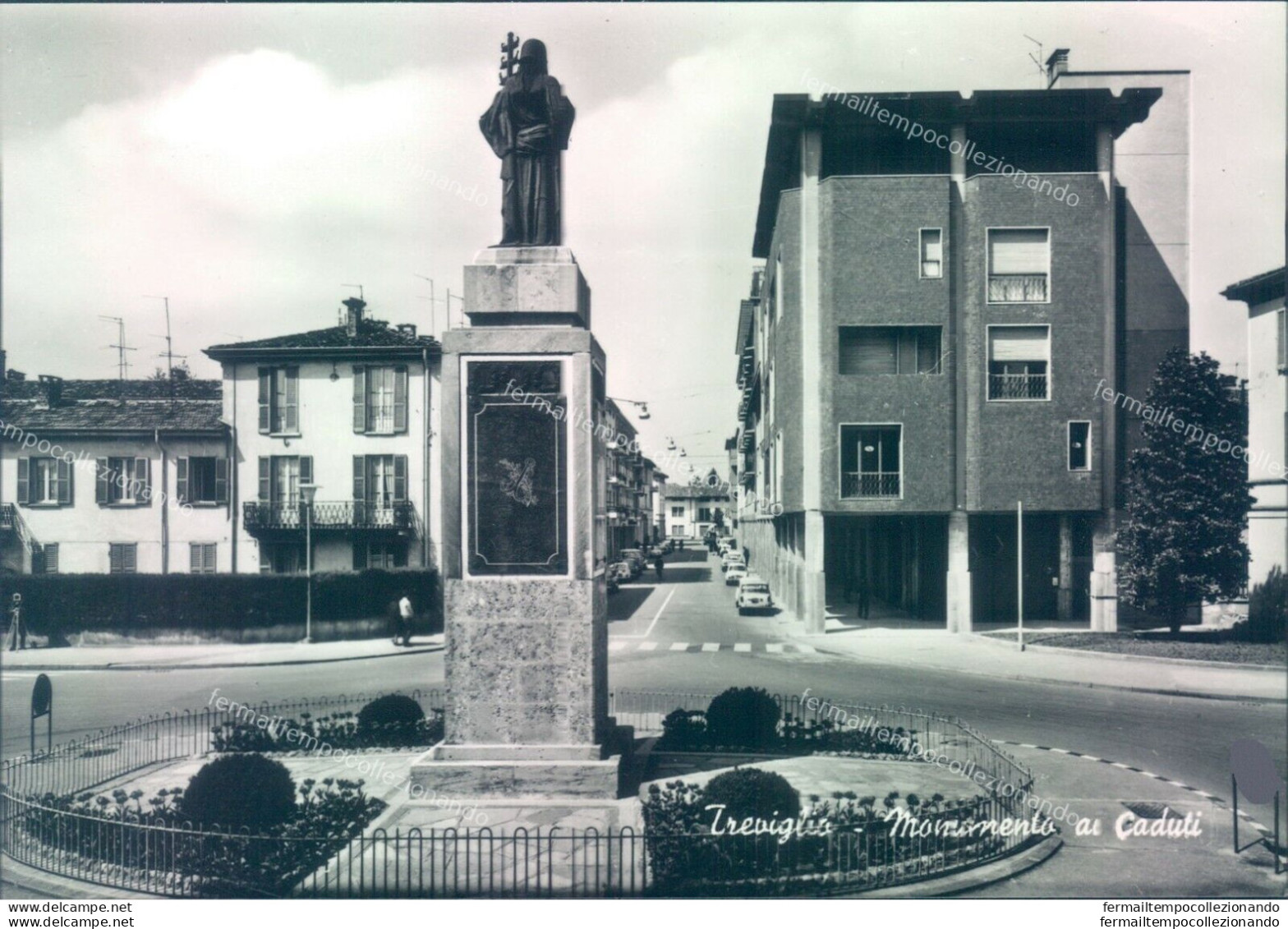 L334 Cartolina Treviglio  Monumento Ai Caduti Provincia Di Bergamo - Bergamo